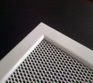 Решетка металлическая с перфорацией ПВС врезная 600*100, золото Решетка металлическая с перфорацией ПВС врезная 600*100, золото